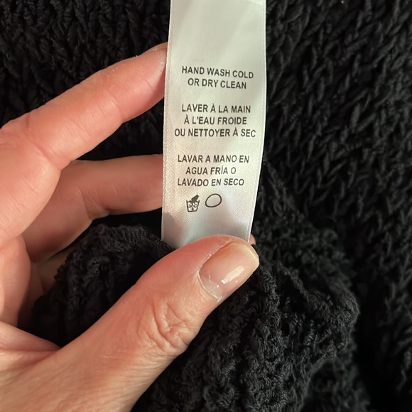 FRAME Black Textured V-Neck Sweater (Medium) - Picture 7 of 7